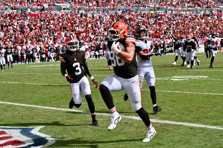 Upper hand to Watson as Browns edge Buccaneers